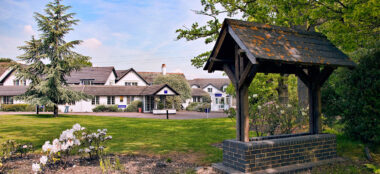 Exterior Of Basingstoke Hotel Wedding Ceremony Layout Basingstoke Country Wedding Gay Wedding Guide 1 380X174