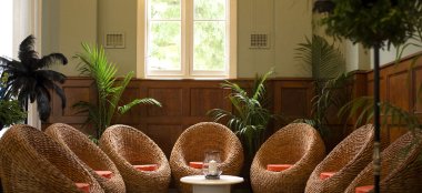 1920S Wedding Theme Chairs At Chris And Bens Gay Wedding Gatsby Themed Gay Wedding Guide 3 5 380X174