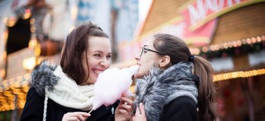 Ale And Eva Funfair Engagement Shoot Candifloss Copyright Paola De Paola Photography 3 4 380X174