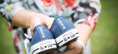 Ale And Eva Real Lesbian Wedding Converse Image Copyright Paola De Paola Photography Via The Gay Wedding Guide 1 3 5 380X174