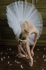Ballerina Ties Ballet Shoes In Swan Lake Wedding Shoot Styled Via Gay Wedding Guide 8 153X230