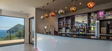 Bar With Sea View At Sandy Beach Hotel Beach Wedding Venue Ilfracombe Gay Wedding Guide 9 380X174