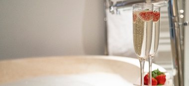 Bath At Cotswold Wedding Venue Cotswold House Hotel Gloucestershire Gay Wedding Guide 9 380X174