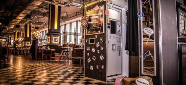 Decor At Bread Street Kitchen Gordon Ramsay Wedding Venue Gay Wedding Guide 9 380X174
