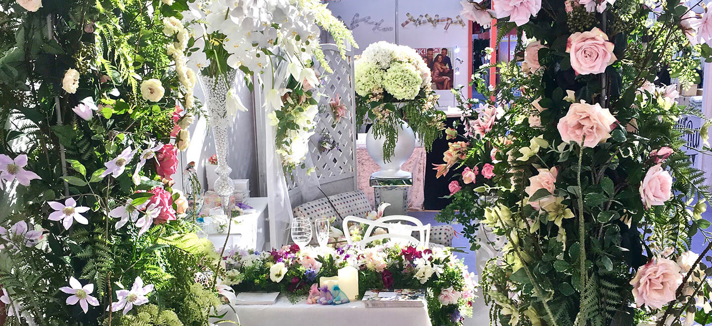 Floral Arch By Jardins San Leau Wedding Florist On Drectory Gay Wedding Guide 1 1 6