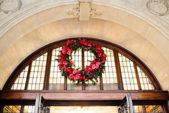 Floral Wreath Mark Geoff Gay Wedding Photography Paola De Paola Via Gay Wedding Guide 2 5 344X230