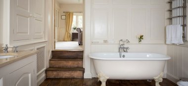 Free Standing Bath At Norton Grounds Barn Wedding Venue Glouchestershire Gay Wedding Guide 9 380X174