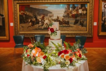 Gallery 9 Wedding Cake 345X230