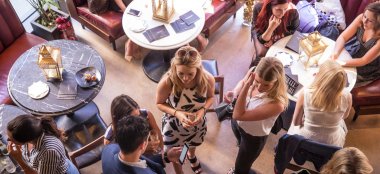 Guests Mingle At Bread Street Kitchen Gordon Ramsay Wedding Venue Gay Wedding Guide 9 380X174