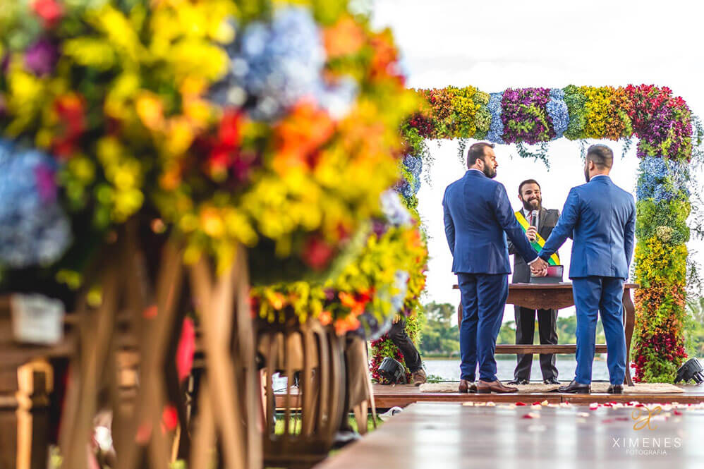 Hand in hgand by floral arch at Pedro and Pedro gay wedding Brasil 1 5