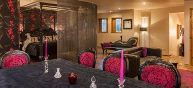 Honeymoon Suite 2 At Glenskirlie House Castle Wedding Venue In Scotland Gay Wedding Guide 9 380X174