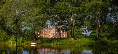 Iscoyd House Pond 9 380X174