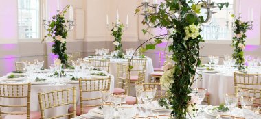 Ivy Table Setting At St Albans Unique Wedding Venue St Albans Museum Gay Wedding Guide 9 380X174