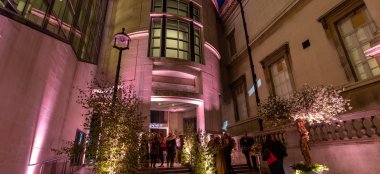 Jubilee Walk At The National Gallery Wedding Venue Central London Gay Wedding Guide 9 380X174