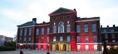 Kensington Palace At Night Royal Wedding Venue Via The Gay Wedding Guide 9 380X174