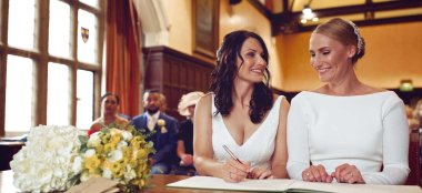 Lesbian Wedding At Oxford Town Hall Wedding Venue Oxford Gay Wedding Guide 9 380X174