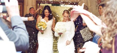 Lesbian Wedding Confetti Shower At Oxford Town Hall Wedding Venue Oxford Gay Wedding Guide 9 380X174