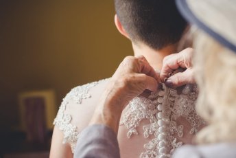 Mel Laura Gayweddingguide 14 6 5 344X230
