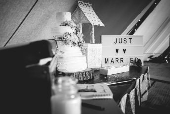 Mel Laura Gayweddingguide 21 3 5 344X230