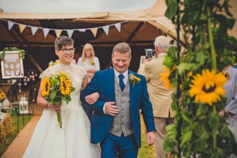 Mel Laura Gayweddingguide 24 6 5 344X230