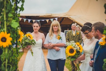 Mel Laura Gayweddingguide 25 6 5 344X230