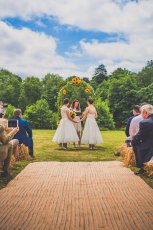 Mel Laura Gayweddingguide 27 6 5 153X230