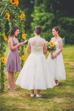 Mel Laura Gayweddingguide 28 3 5 153X230