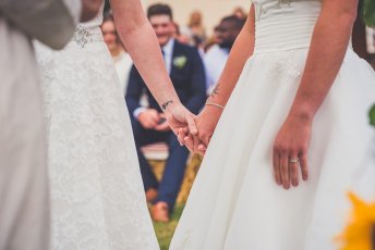 Mel Laura Gayweddingguide 30 3 5 344X230