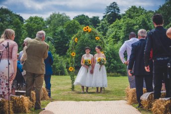 Mel Laura Gayweddingguide 32 3 5 344X230