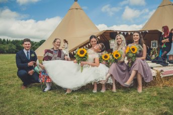Mel Laura Gayweddingguide 34 3 5 344X230