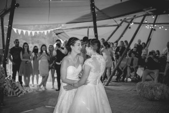 Mel Laura Gayweddingguide 51 3 5 344X230