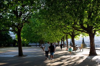 Neill Iggy Hold Hands At Gay Engagement Shoot On London Southbank Image By Engagement Chapter Via Gay Wedding Guide 1 1 4 344X230