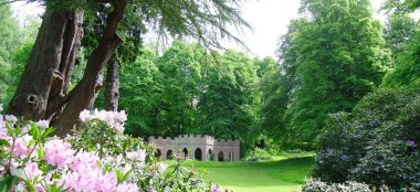 Pavillion In The Woodland Gdn At Powderham Castle Wedding Venue Devon Gay Wedding Guide 9 380X174