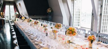 Shakespeares Globe London Wedding Venue Theatre Wedding Se1 Table Layout Fruit Bouquets 9 380X174