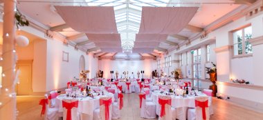 Summer Wedding Breakfast Layout At Tv Wedding Venue Shepperton Studios A Unique Wedding Venue Berkshire 9 380X174