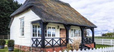 Thatched Cottage Atparklands Gay Wedding Essex Venue The Gay Wedding Guide House 9 380X174
