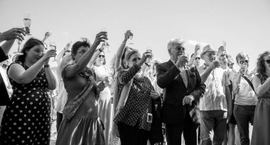 The Toast At The Lesbian Wedding Of Isabelle And Susie Copyright Jennifer Bedlow Photography Via The Gay Wedding Guide 3 5 380X205