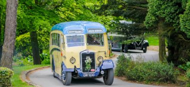 Vintage Bus At Whirlowbrook Hall Sheffield Country House Wedding Venue Yorkshire Gay Wedding Guide. 9 380X174