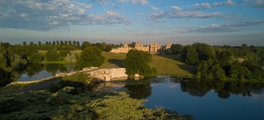 Blenheim Palace Lake And Grand Bridge At Blenheim Palace Park Wedding Venue Oxfordshire Gay Wedding Guide 9 380X174