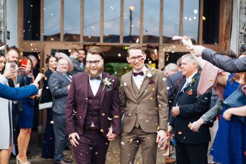 Couple Confetti Smile Newly Weds 345X230