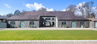 Courtyyard At Wedding Venue Ballynahinch The Carriage Rooms A Barn Wedding Co Down 9 380X174