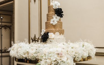Derrick And Michael Gay Wedding Cake 3 5 368X229