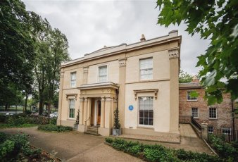 Elizabeth Gaskell House Exterior 338X230