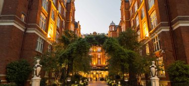 Entrance Of St Ermins Hotel Westminster Wedding Venue Sw1 Gay Wedding Guide 9 380X174