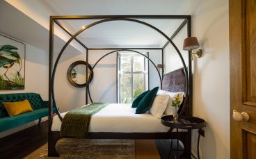Garden Bedroom And Bathroom Orchard View 9 368X229