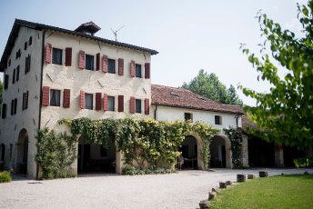 Italian Villa At Lesbian Destination Wedding Of Sara And Karen Photograph By Paola De Paola Photography 3 5 344X230
