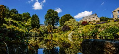 Lakeside View At Upcote Barns In Cotswolds Via Gay Wedding Guide By Matt Gutteridge 9 380X174