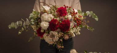 Red And White Floral Centrepiece Wedding Flowers By London Florist Shilpa Reddy Gay Wedding Guide 6 380X174