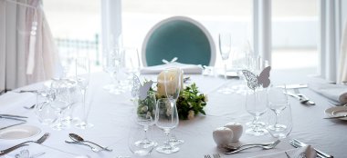 Table Decor At Sands Hotel Margate Wedding Venue A Beach Wedding Venue Featured On The Gay Wedding Guide 9 380X174