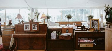 Vintage Wedding Decor At The Perch Rustic Wedding Venue Oxford Gay Wedding Guide 9 380X174